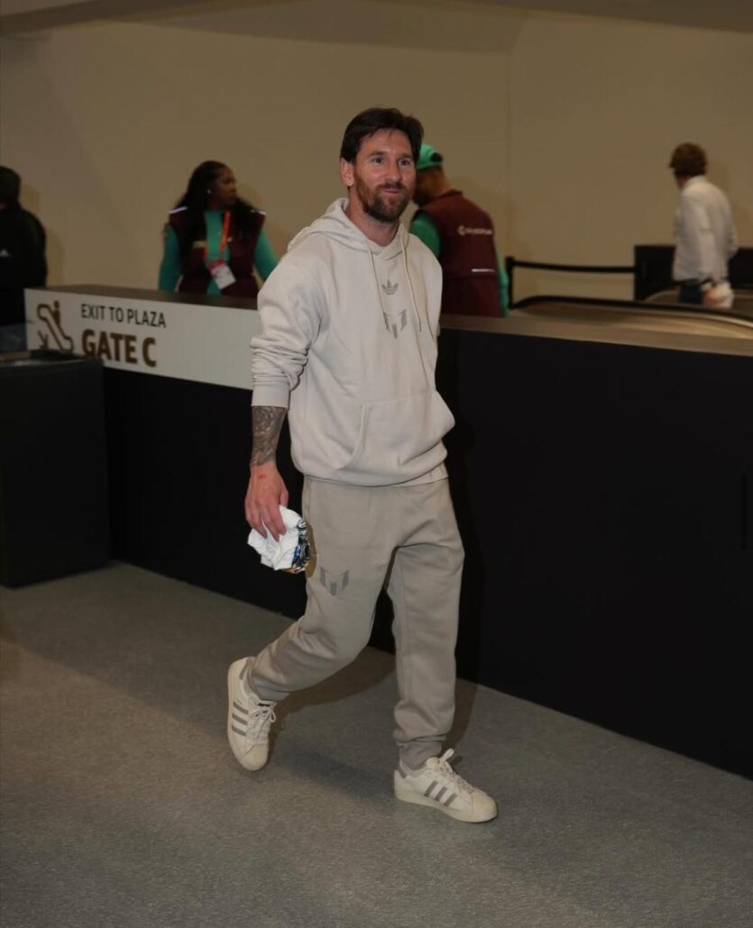 Messi llega al Caesars Superdome de Nueva Orleans para presenciar el Super Bowl