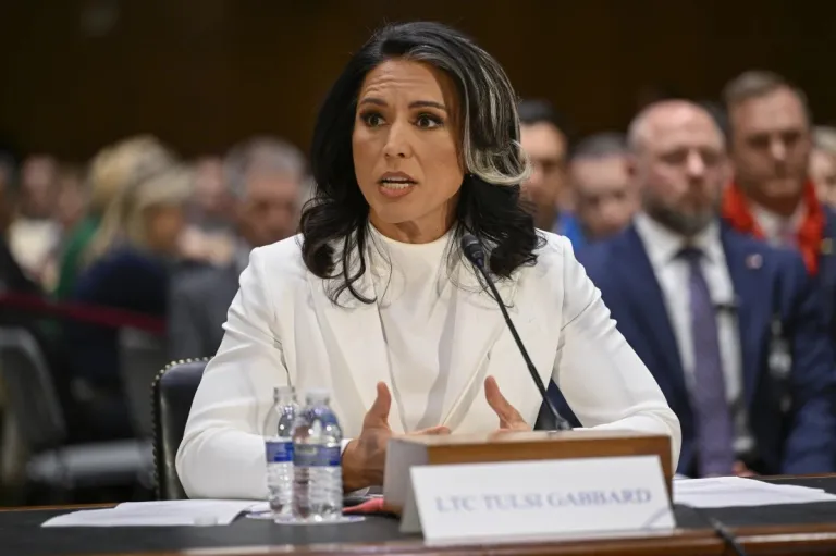 Senado confirma a Tulsi Gabbard como directora de inteligencia de EEUU