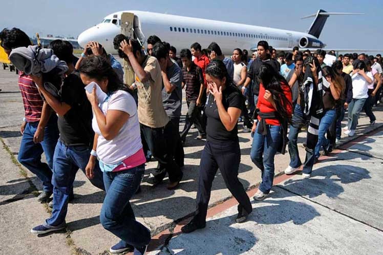 Aterriza en Venezuela un avión con 242 migrantes deportados