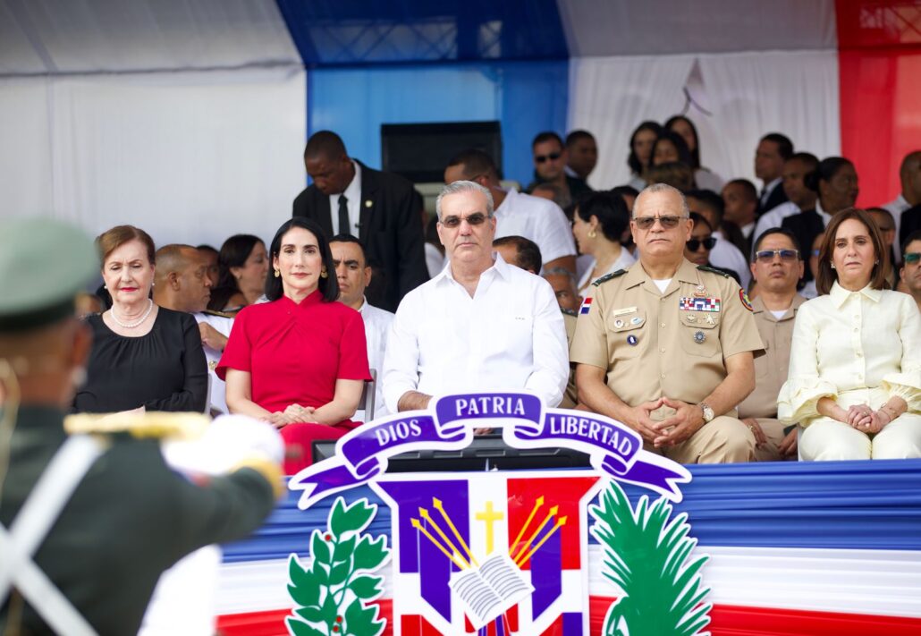 Abinader encabeza desfile militar por el 181 aniversario de la Independencia Nacional