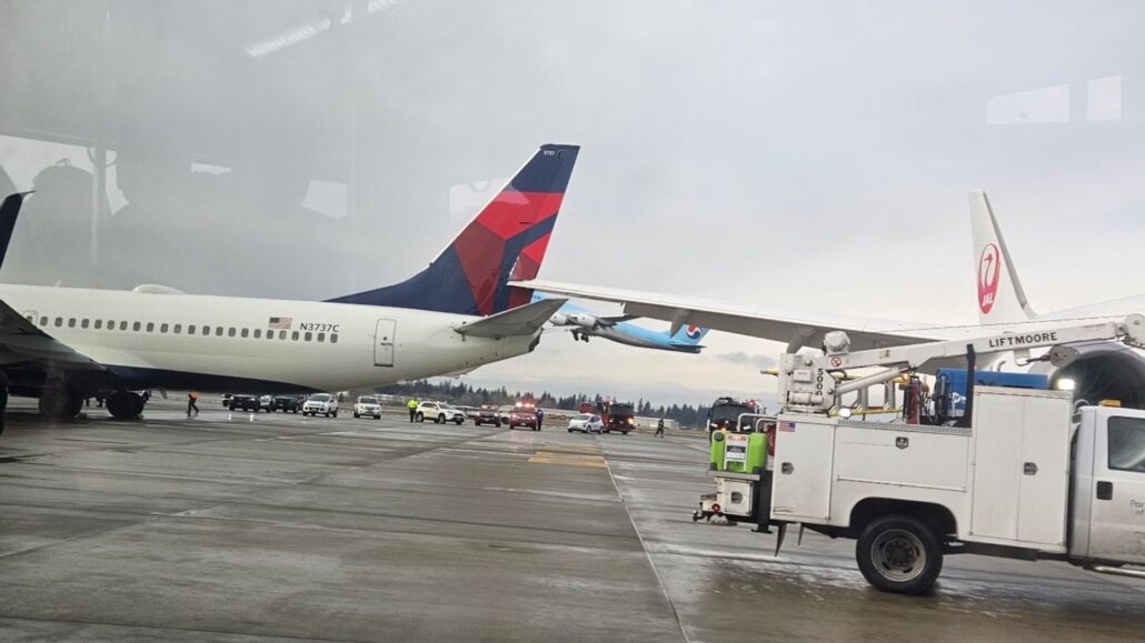 Un avión de Japan Airlines colisiona con una aeronave de Delta Air Lines en Seattle