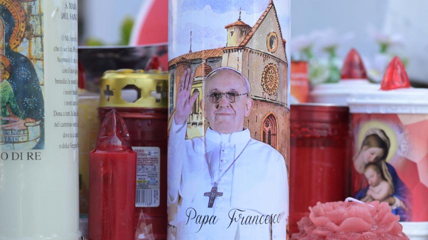 El papa Francisco se encuentra estable después de días críticos