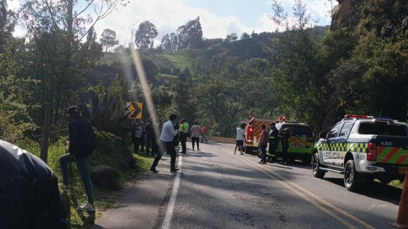 Accidente de caravana del exvicepresidente colombiano deja dos muertos; él no iba a bordo