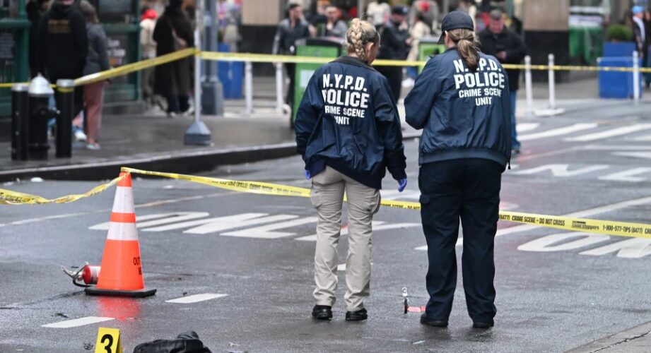 Hombre fue incendiado mientras caminaba en Times Square, New York