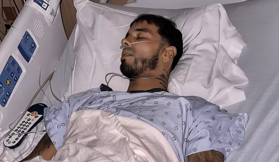 Anuel AA estaría hospitalizado por supuesta infección de tatuaje