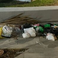 Cúmulo de basura en el malecón de Santa Bárbara de Samaná genera preocupación