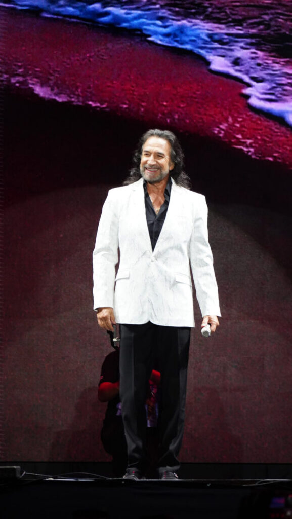 Marco Antonio Solís vuelve a conquistar a Santo Domingo en una noche de romance y nostalgia