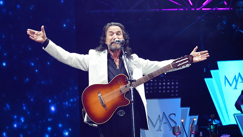 Marco Antonio Solís vuelve a conquistar a Santo Domingo en una noche de romance y nostalgia