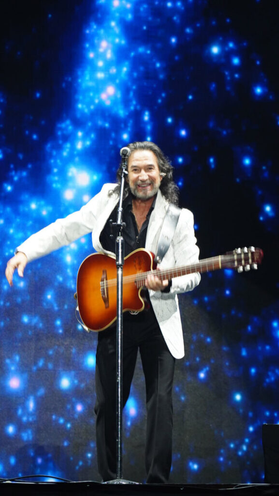 Marco Antonio Solís vuelve a conquistar a Santo Domingo en una noche de romance y nostalgia