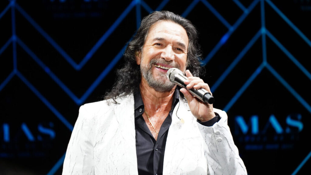 Marco Antonio Solís vuelve a conquistar a Santo Domingo en una noche de romance y nostalgia | De Último Minuto