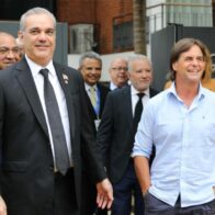 Presidente Abinader regresa a RD tras una exitosa visita a Uruguay