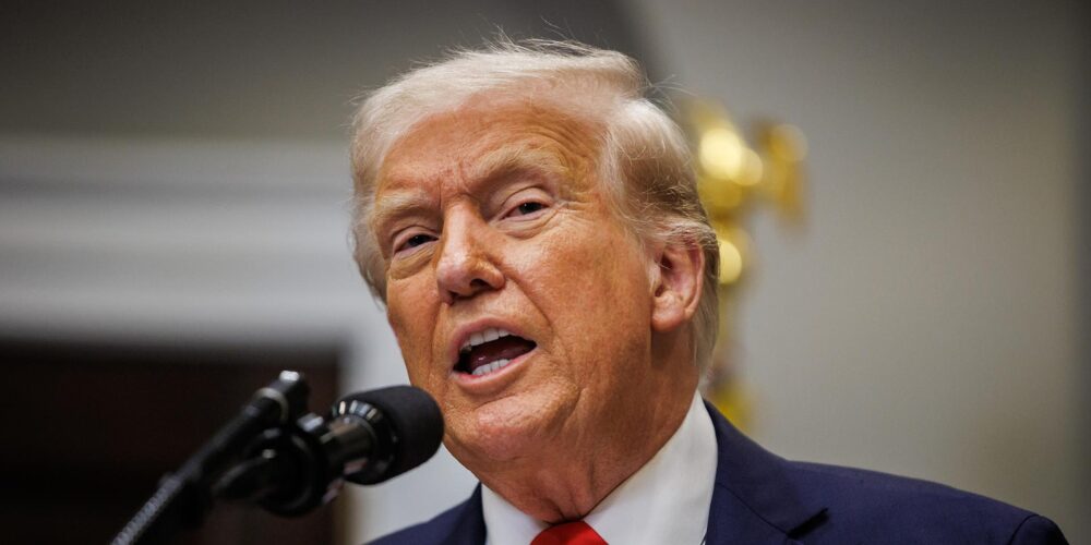 Trump afirma que mantiene una 