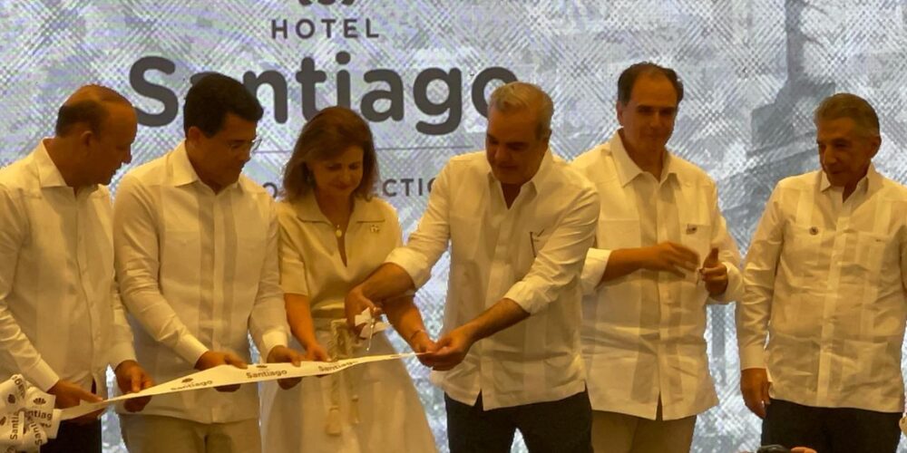 El presidente Abinader encabeza inauguración de un nuevo hotel en Santiago