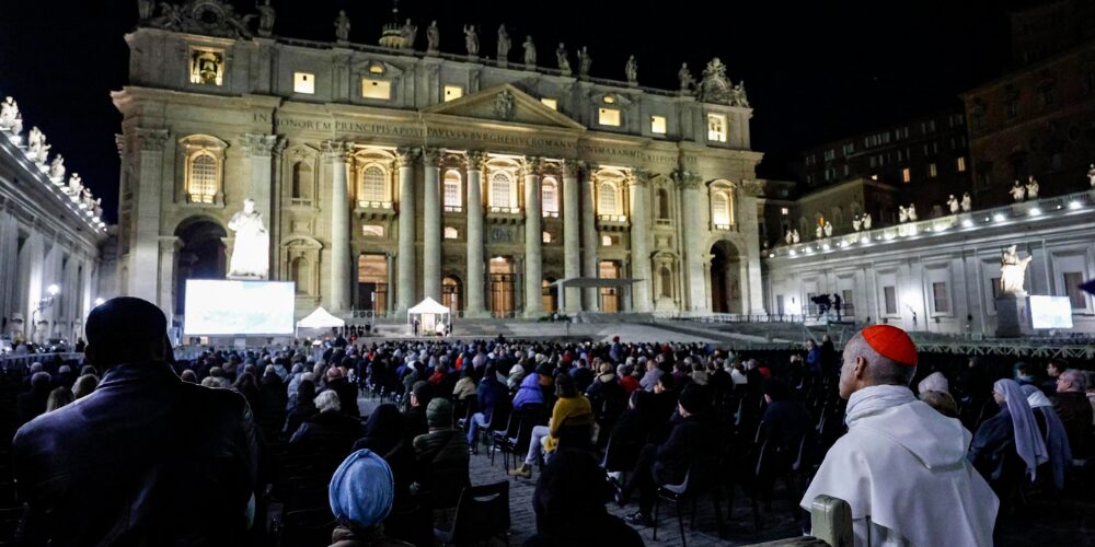 La salud del papa obliga a pensar en un 