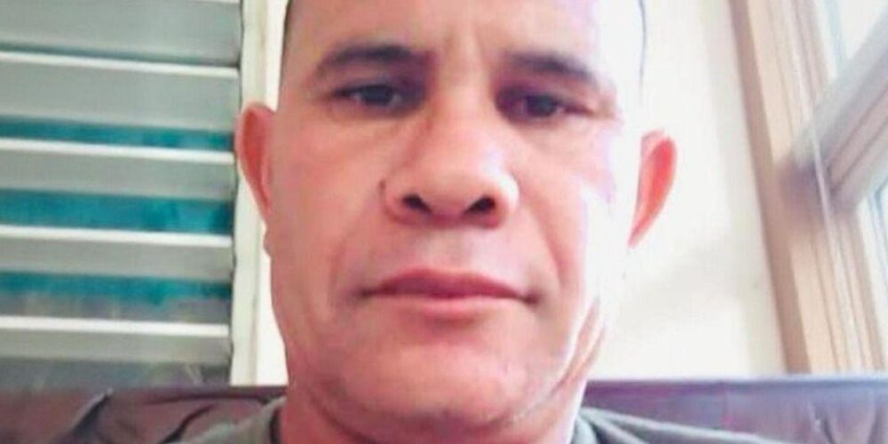 Fallece hombre mientras se encontraba detenido en un cuartel en Santiago