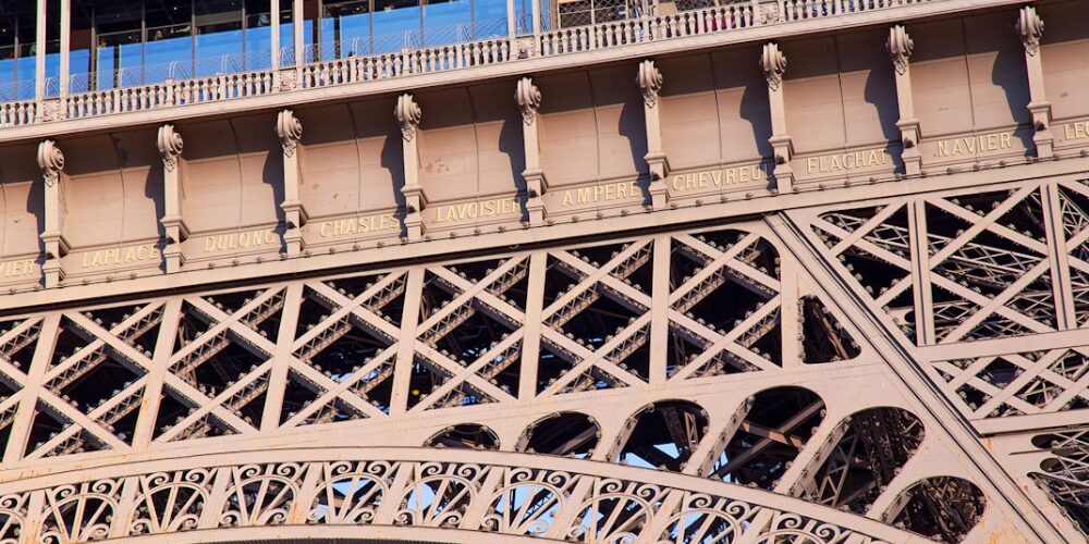La torre Eiffel llevará grabados nombres de mujeres científicas para darles visibilidad