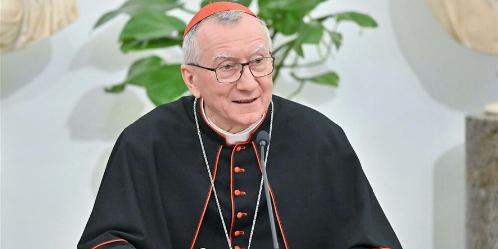 Parolin: el papa tendrá que encontrar otras formas de trabajar tras su larga convalecencia