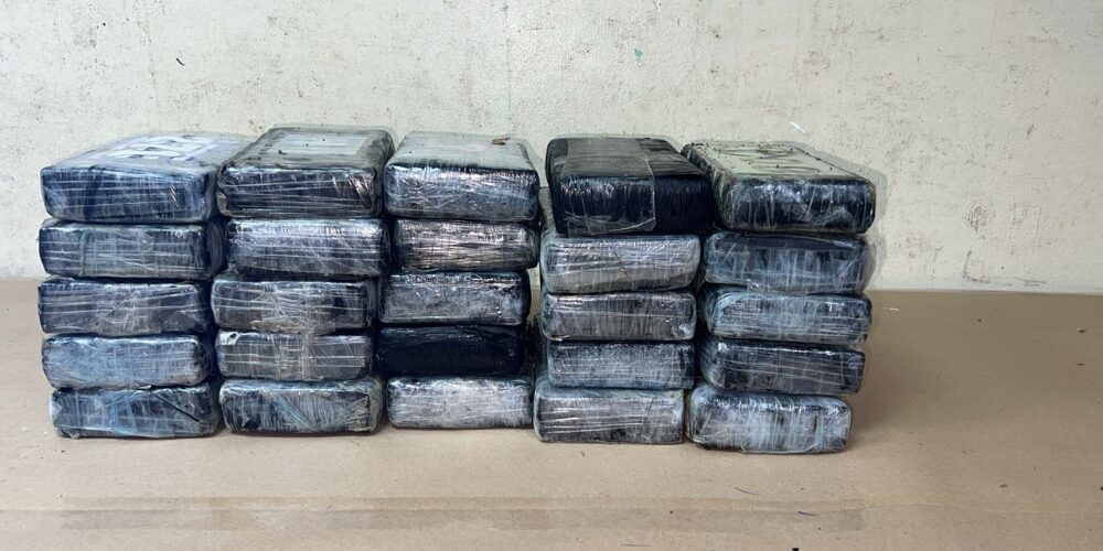 Ocupan 25 paquetes de cocaína en embarcación en La Altagracia