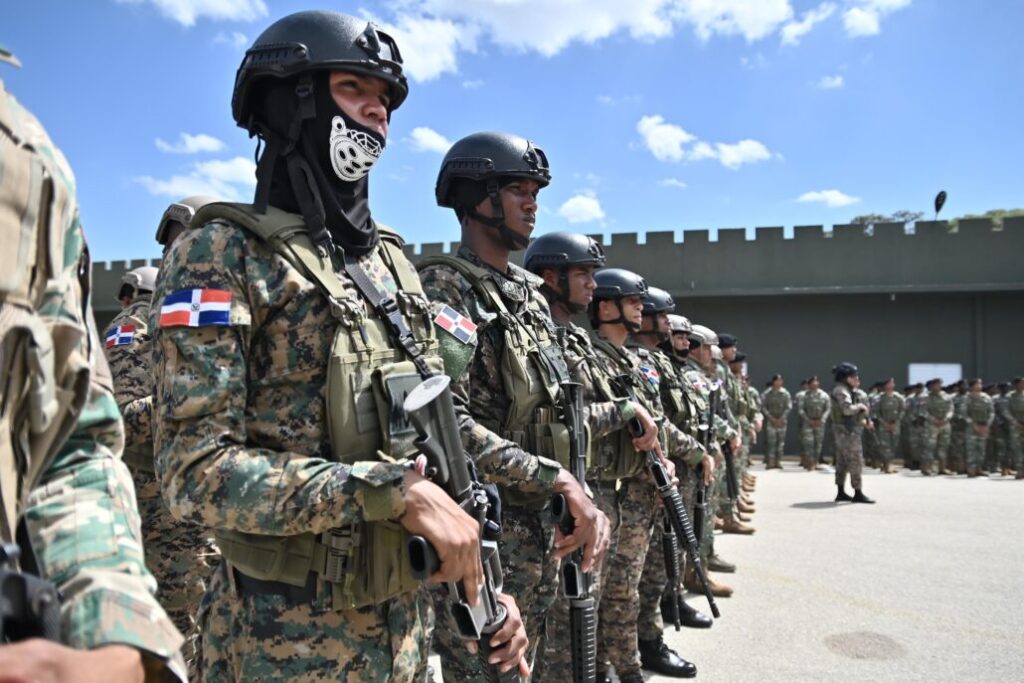 Ministro de Defensa supervisa operatividad de tropas en la frontera sur y norte del país | De Último Minuto