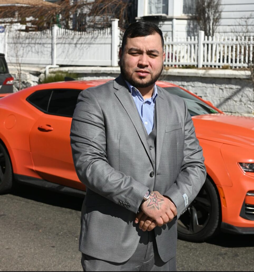 Juan Ernesto Recibe Reconocimiento como “Empresario del Año”