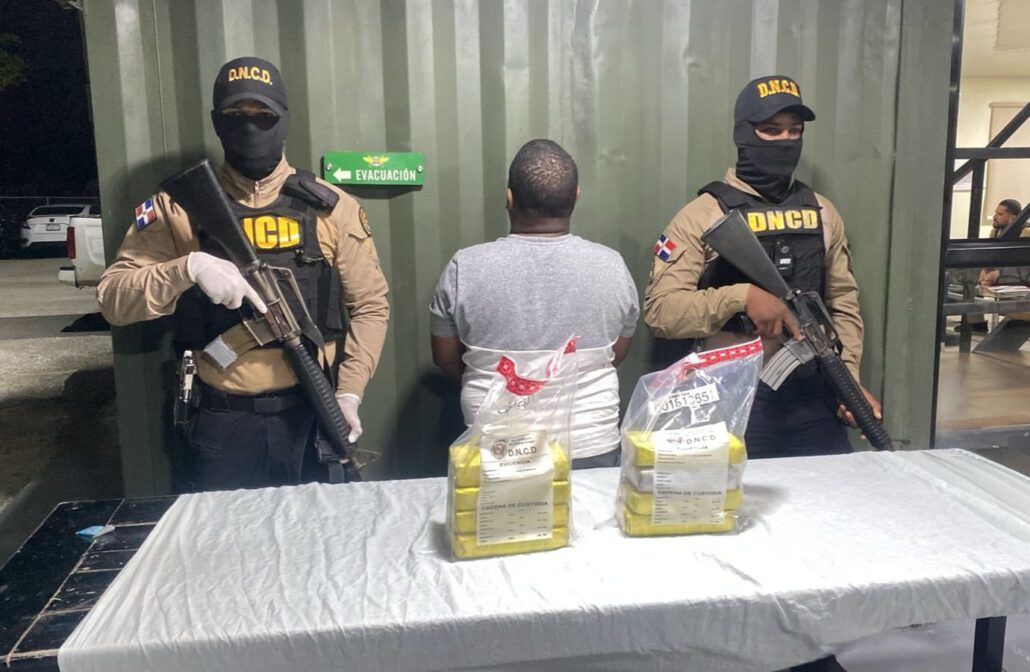 Arrestan hombre con más de ocho mil gramos de cocaína en Barahona