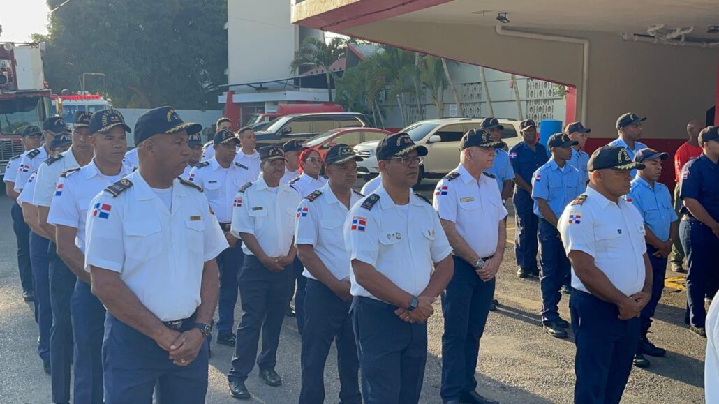 Bomberos de Santiago celebran 131 años con diversas actividades en su día