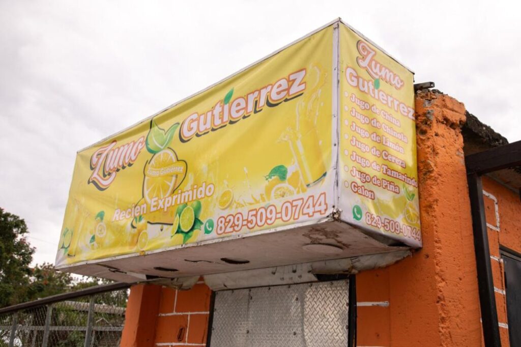 Autoridades desmantelan conexión ilegal en empresa de jugos en carretera Hacienda Estrella | 3 | Autoridades desmantelan conexión ilegal en empresa de jugos en carretera Hacienda Estrella - Noticias de hoy en República Dominicana | De Último Minuto