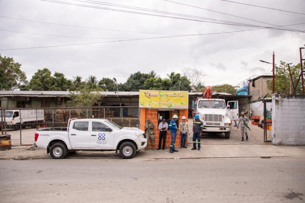 Autoridades desmantelan conexión ilegal en empresa de jugos en carretera Hacienda Estrella | 2 | Autoridades desmantelan conexión ilegal en empresa de jugos en carretera Hacienda Estrella - Noticias de hoy en República Dominicana | De Último Minuto