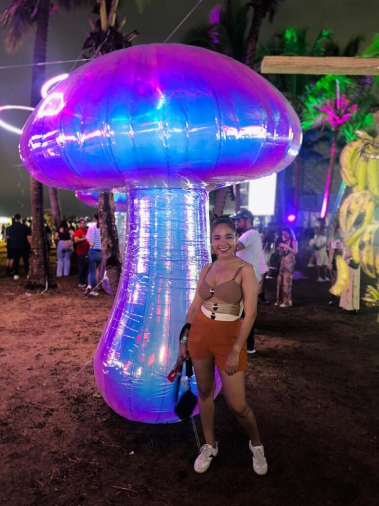 Galería: Desbordando moda, estilo y personalidad llegan miles de personas al Festival Isle of Light | De Último Minuto