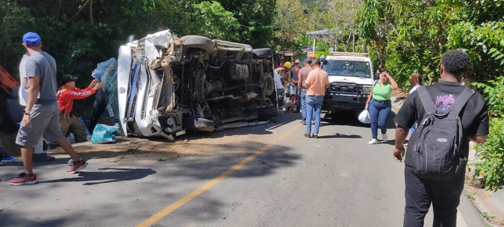 911 coordina traslado de heridos durante accidente de tránsito