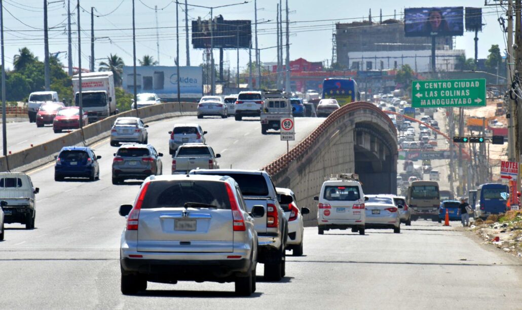 MOPC cerrará a partir de este lunes 45 pasos a desnivel y puentes en el Gran Santo Domingo por mantenimiento