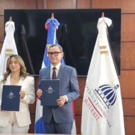 Ministerio de Trabajo y Supérate firman convenio que beneficiará a 35 mil jóvenes vulnerables