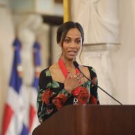 Zoé Saldaña es condecorada por el Presidente Luis Abinader