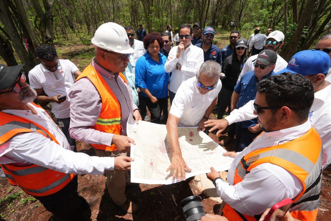 Gobierno supervisa labores de exploración de tierras raras en Pedernales