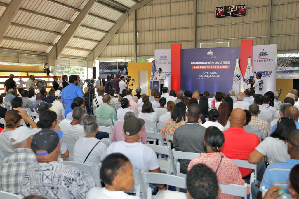 Kelvin Cruz entrega remozado multiuso de San José de los Llanos en SPM | 2 | Kelvin Cruz entrega remozado multiuso de San José de los Llanos en SPM - Noticias de hoy en República Dominicana | De Último Minuto