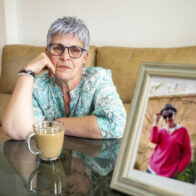 Una mujer española localiza a su hijo, posible bebé robado en 1981, cuarenta años después