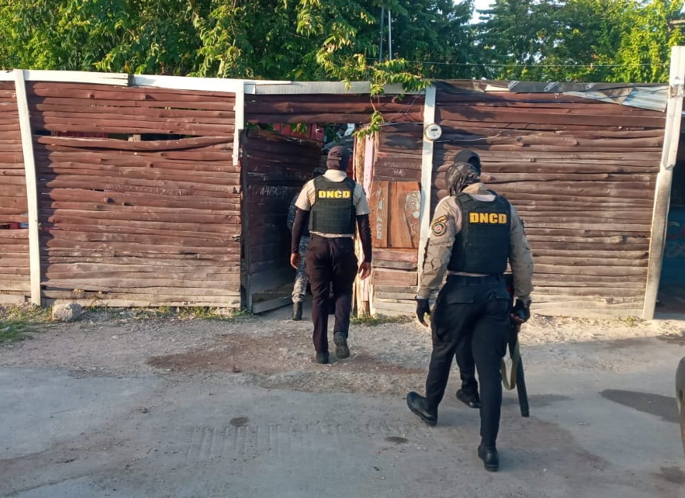 Agentes de la DNCD son atacados a tiros durante operativo en Cambita Garabitos