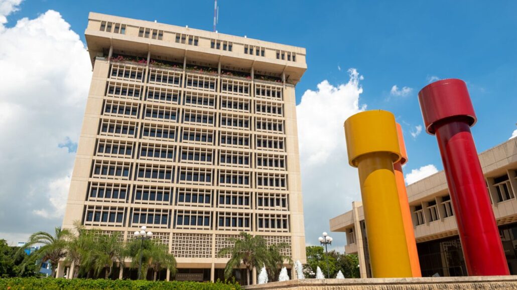 Sistema financiero dominicano se mantiene firme y resiliente pese a la incertidumbre global, según el Banco Central
