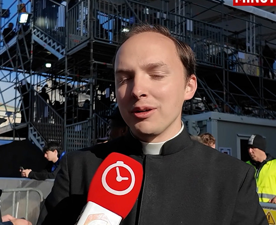 Seminarista español llama a la oración para guiar el camino del nuevo cónclave tras el funeral del papa Francisco