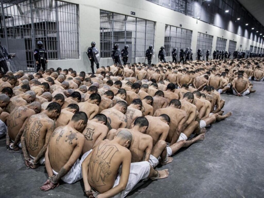 Bukele planea duplicar el tamaño de la megacárcel que alberga a inmigrantes, según WSJ | 3 | Bukele planea duplicar el tamaño de la megacárcel que alberga a inmigrantes, según WSJ - Noticias de hoy en República Dominicana | De Último Minuto