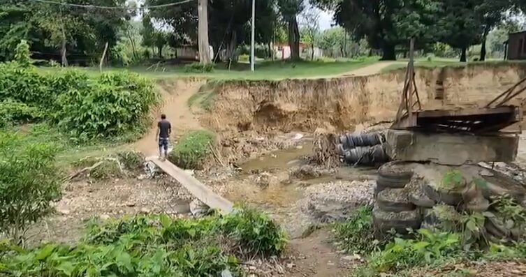 Se desploma puente en localidad de Licey al Medio de Santiago