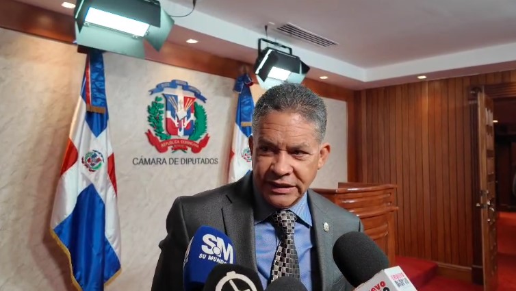 Diputado Eugenio Cedeño propone limitar importación de vehículos de lujo por parte de legisladores