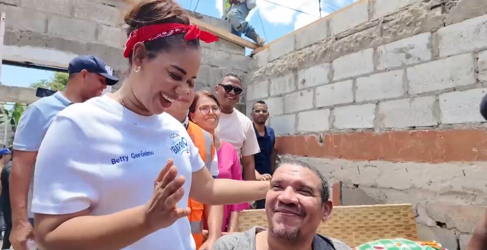 Alcaldía SDN repara vivienda y mejora accesibilidad para envejecientes