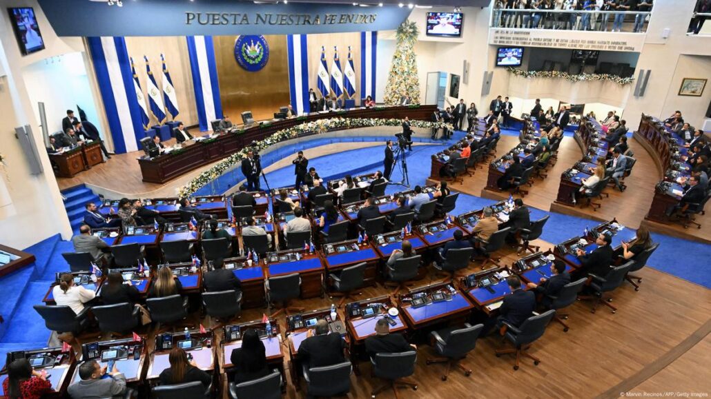 El Congreso de El Salvador elimina la opción de abstención en sus votaciones