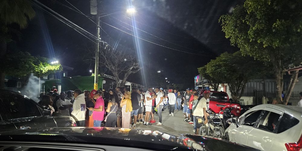 Desafían restricciones con fiesta masiva en parque central de El Llano durante Semana Santa