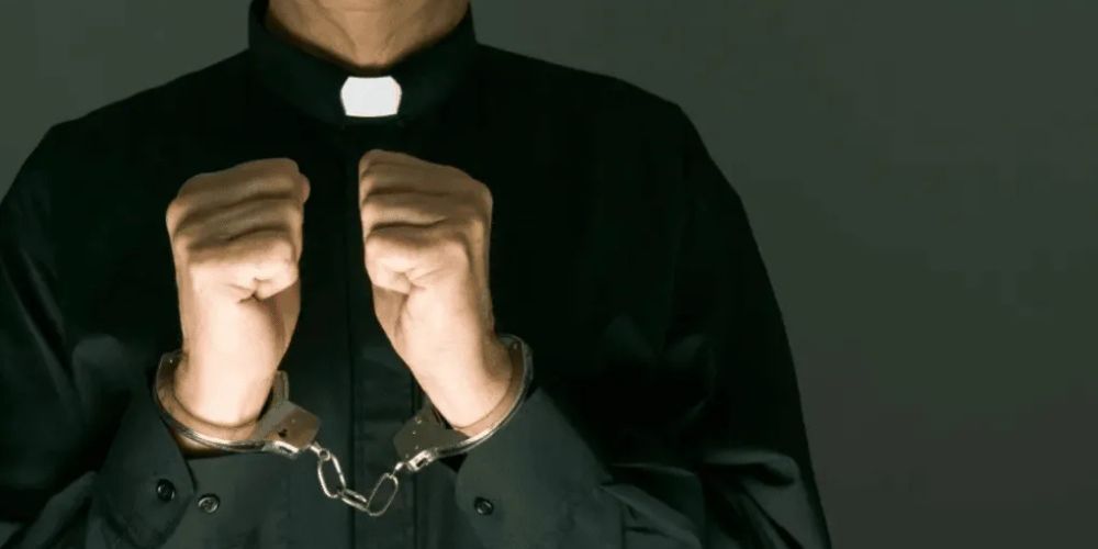 Arrestan a un sacerdote en Italia por atropellar a una joven motorista y darse a la fuga