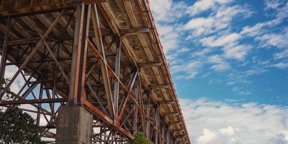 Defensor del Pueblo realiza inspección en el puente de la 17