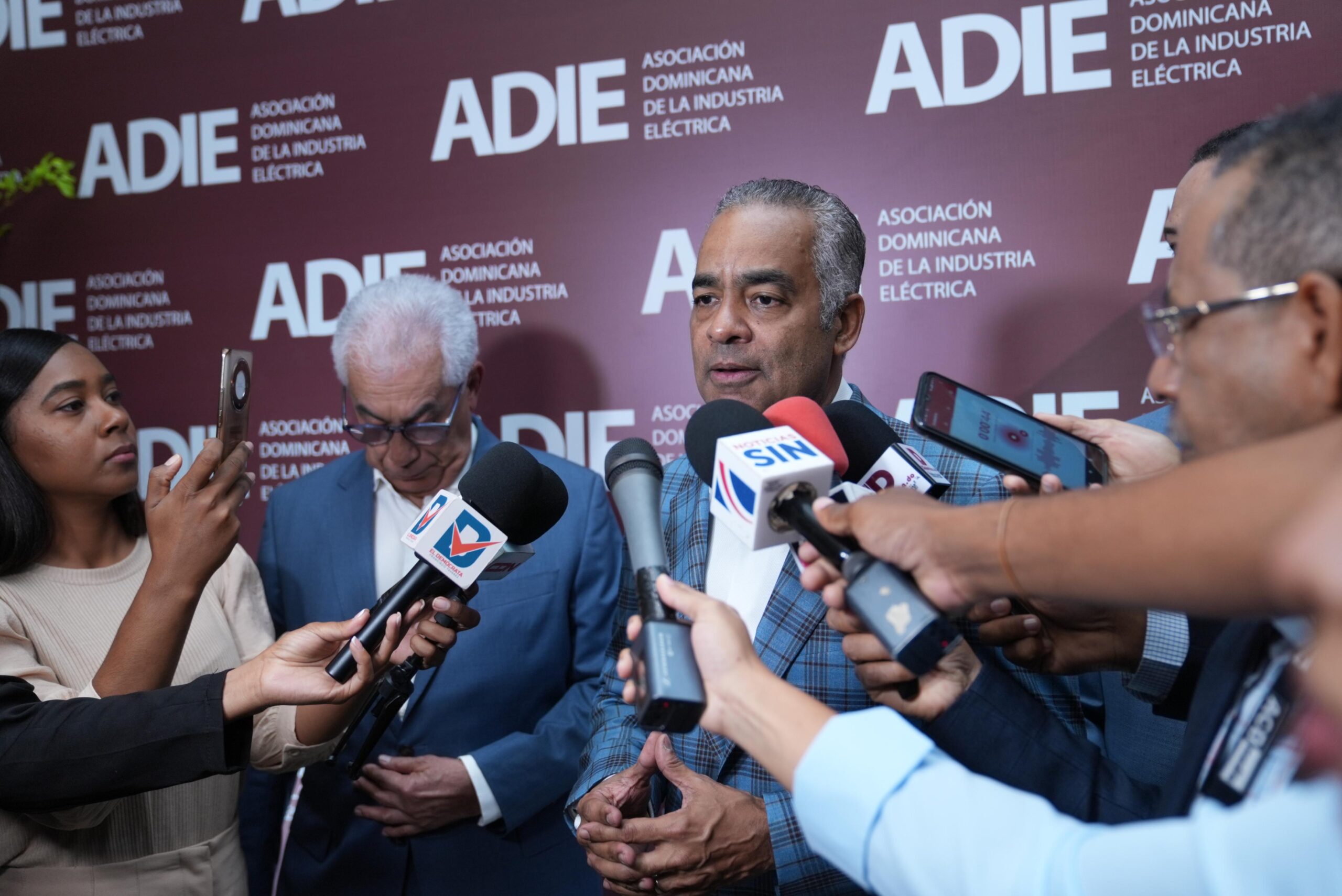Ministro dice RD toma medidas para evitar apagón como el de España - Noticias de hoy en República Dominicana | De Último Minuto