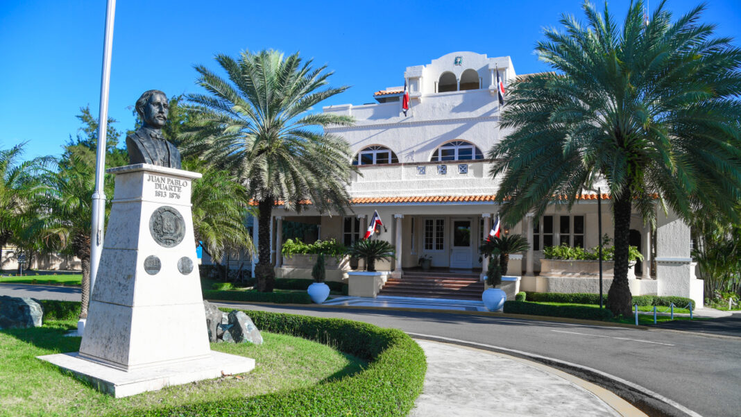 Entérese cuantos millones gastará el MIREX en la compra de chabacanas para Cumbre de las Américas