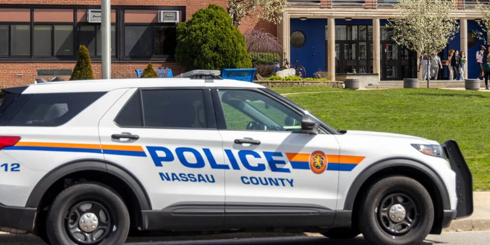 Adolescente mata a su abuela y deja herida a su madre tras discusión por el contenido de su PC en NY